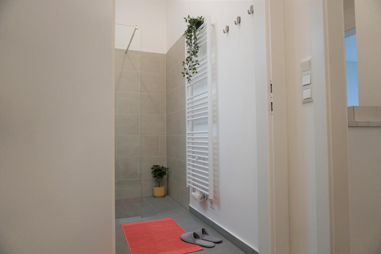 Modern 2br - Full Kitchen - Schoenbrunn Area - 15 Mins To Center * Wiedeń