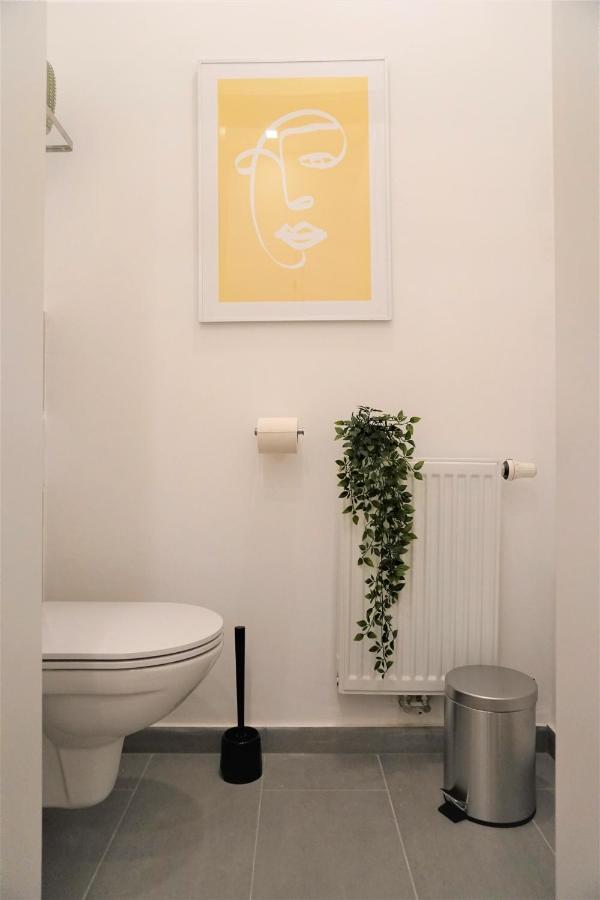 Modern 2br - Full Kitchen - Schoenbrunn Area - 15 Mins To Center * Wiedeń